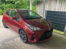 Rot Gebraucht 2019 Toyota Yaris Hybrid Business Edition Kleinwagen | 12.990 € (Superpreis)