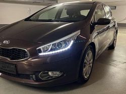 Braun Gebraucht 2012 Kia Ceed Kleinwagen | 8.000 € (Teuer)