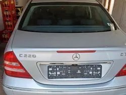 Silber Gebraucht 2006 Mercedes 220 Limousine | 3.200 €
