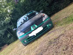 Grün Gebraucht 2002 Renault Clio II Kleinwagen | 1.250 € (Etwas zu teuer)