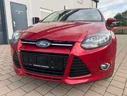 Rot Gebraucht 2013 Ford Focus Titanium Kombi | 5.999 € (Fairer Preis)
