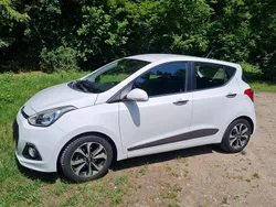 Weiß Gebraucht 2015 Hyundai i10 Trend Kleinwagen | 5.800 € (Fairer Preis)