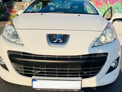 Weiß Gebraucht 2011 Peugeot 207 CC Roland Garros Cabrio | 7.300 € (Teuer)
