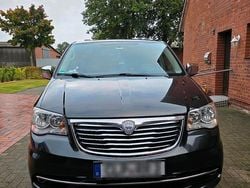 Schwarz Gebraucht 2011 Lancia Voyager Van / Kleinbus | 5.800 € (Guter Preis)