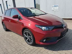 Rot Gebraucht 2018 Toyota Auris Hybrid Team Limousine | 15.850 € (Fairer Preis)