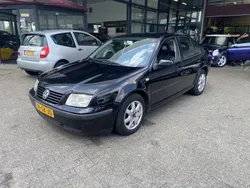 Schwarz Gebraucht 2001 VW Bora Trendline Limousine | 1.140 €