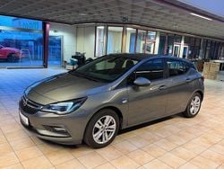 Grau Gebraucht 2018 Opel Astra Edition Limousine | 9.999 € (Fairer Preis)