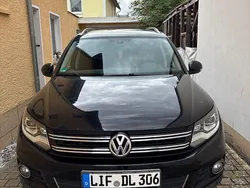 Schwarz Gebraucht 2011 VW Tiguan Sportline SUV | 10.990 € (Etwas zu teuer)
