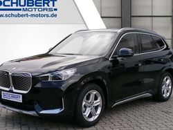 Schwarz Neu 2025 BMW iX1 Luxury Line SUV | 54.990 € (Teuer)