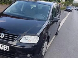 Schwarz Gebraucht 2004 VW Touran Van / Kleinbus | 3.200 € (Etwas zu teuer)