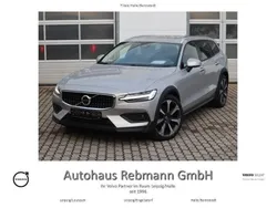 Silber Gebraucht 2023 Volvo V60 CC Kombi | 51.000 €