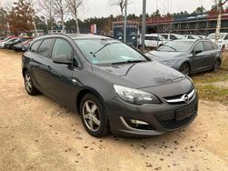 Grau Gebraucht 2013 Opel Astra Kombi | 2.990 € (Fairer Preis)