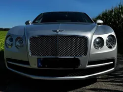 Grau Gebraucht 2016 Bentley Flying Spur Limousine | 62.450 €