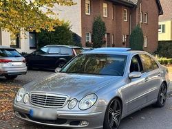 Beige Gebraucht 2004 Mercedes E200 Elegance Limousine | 2.499 € (Fairer Preis)