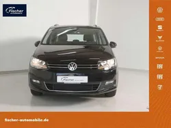 Deep black perleffekt Gebraucht 2022 VW Sharan Comfortline Van / Kleinbus | 23.980 € (Guter Preis)