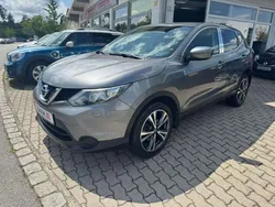 Grau Gebraucht 2017 Nissan Qashqai Visia SUV | 13.900 € (Fairer Preis)