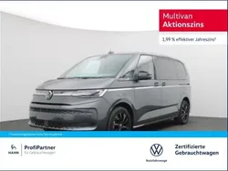 Grau Gebraucht 2024 VW Multivan Style Van / Kleinbus | 54.990 € (Fairer Preis)