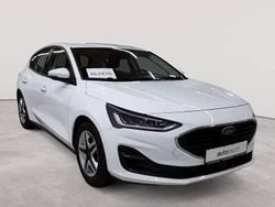 Frozen white Gebraucht 2022 Ford Focus Cool & Connect Limousine | 17.790 € (Guter Preis)