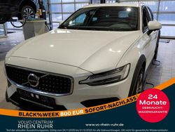 Weiss crystal white pearl / me Gebraucht 2023 Volvo V60 CC Ultimate Kombi | 38.980 € (Etwas zu teuer)
