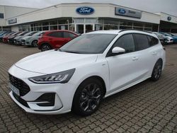 Weiß Neu 2025 Ford Focus ST-Line Limousine | 34.500 € (Teuer)