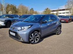 Celesite grey (metallic) Gebraucht 2024 Toyota Aygo Team Kleinwagen | 16.490 € (Fairer Preis)