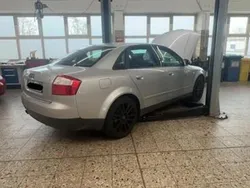 Grau Gebraucht 2001 Audi A4 Ambiente Limousine | 1.500 € (Superpreis)