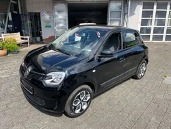 Sternenschwarz Gebraucht 2023 Renault Twingo Equilibre Kleinwagen | 17.950 €