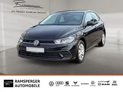 Schwarz (deep black perleffekt) Gebraucht 2024 VW Polo Life Limousine | 20.490 € (Guter Preis)
