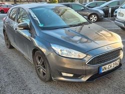 Grau Gebraucht 2016 Ford Focus Trend Limousine | 8.790 € (Guter Preis)