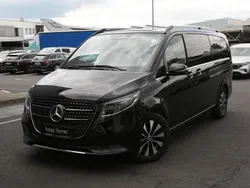 Obsidianschwarz metallic Gebraucht 2024 Mercedes V300 Avantgarde Van / Kleinbus | 69.460 € (Fairer Preis)