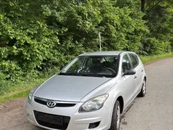 Silber Gebraucht 2010 Hyundai i30 Edition Kombi | 3.100 € (Fairer Preis)
