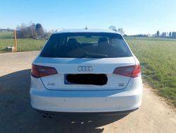Weiß Gebraucht 2014 Audi A3 Sportback Attraction Limousine | 13.550 € (Fairer Preis)