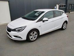 Weiß Gebraucht 2016 Opel Astra Active Limousine | 6.700 € (Guter Preis)