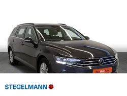 Grau Gebraucht 2022 VW Passat Business Kombi | 24.790 € (Fairer Preis)