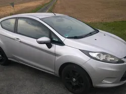 Silber Gebraucht 2011 Ford Fiesta Kleinwagen | 2.000 €