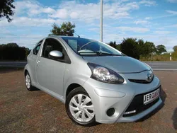Silber Gebraucht 2012 Toyota Aygo Kleinwagen | 3.950 € (Etwas zu teuer)