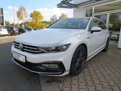 Oryxwhite perlmutteffekt Gebraucht 2019 VW Passat Elegance Kombi | 34.990 €