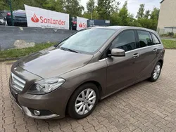Monolithgrau Gebraucht 2012 Mercedes B180 Van / Kleinbus | 13.590 € (Fairer Preis)