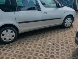 Silber Gebraucht 2009 Skoda Roomster Kombi | 3.900 € (Fairer Preis)