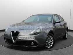Grau Gebraucht 2016 Alfa Romeo Giulietta Kleinwagen | 8.599 € (Etwas zu teuer)