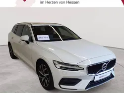 Weiß Gebraucht 2020 Volvo V60 Momentum Kombi | 26.989 € (Fairer Preis)