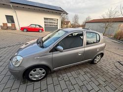 Silber Gebraucht 2005 Toyota Yaris Kleinwagen | 1.550 € (Fairer Preis)
