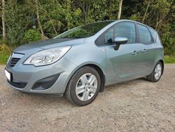Grau Gebraucht 2013 Opel Meriva Van / Kleinbus | 6.350 € (Guter Preis)