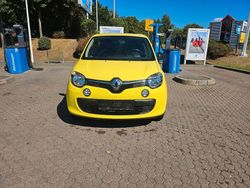 Gelb Gebraucht 2016 Renault Twingo Life Kleinwagen | 5.499 € (Fairer Preis)