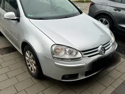 Silber Gebraucht 2005 VW Golf IV Comfortline Limousine | 3.800 € (Etwas zu teuer)