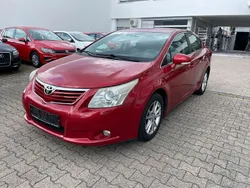 Rot Gebraucht 2011 Toyota Avensis Basis Limousine | 6.995 € (Fairer Preis)