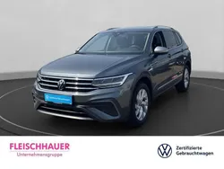 Grau Gebraucht 2024 VW Tiguan Allspace Life SUV | 37.490 € (Guter Preis)