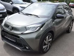 Cardamon green,black mica Gebraucht 2022 Toyota Aygo X-plore Kleinwagen | 14.700 €