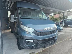 Grau Gebraucht 2015 Iveco Daily Van / Kleinbus | 14.890 €