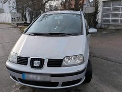 Grau Gebraucht 2004 Seat Alhambra Van / Kleinbus | 3.450 € (Teuer)